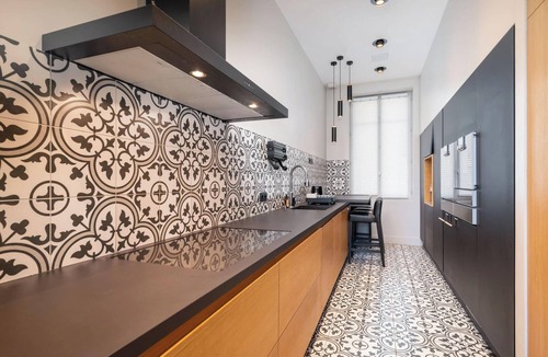 La Croix Rousse House | Discovery - a villa with a swimming pool that reveals all its charm