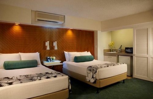 Waikiki Hotel | Elegant Suite w/Balcony | Free Breakfast | Onsite Pool | Near Waikiki Beach