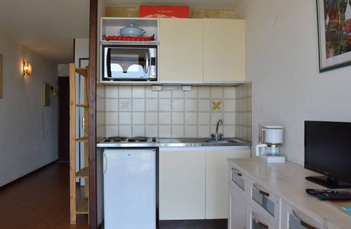 Saint-Pierre-la-Mer Apartment | Family apt with pool, parking 700m from beach