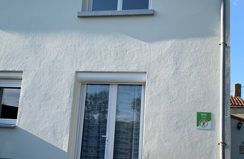 Saint-Aubin-des-Ormeaux Cottage | Farmhouse Stay Near Puy du Fou: Relaxing Rural Retreat with Terrace and Modern Amenities