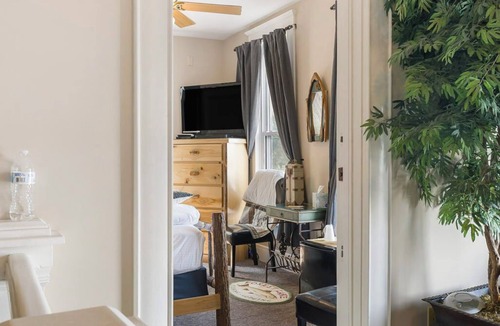 Downtown Branson Hotel | Fisherman-Themed King Suite | Adults Only | Downtown Branson
