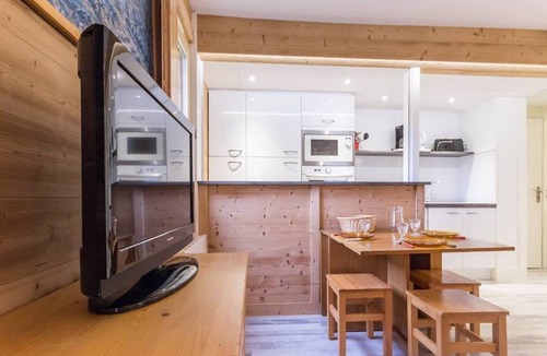 Montchavin Apartment | Renovated apartment near Paradisio, 200m from slopes, balcony, TV