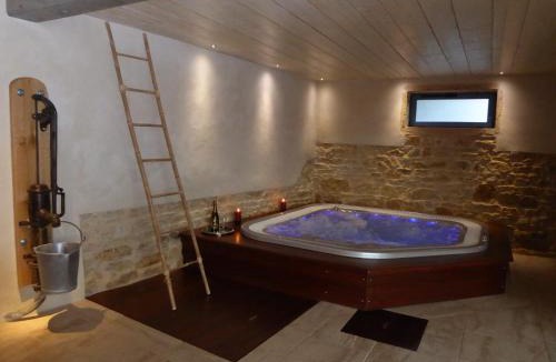 Chasselay House | Gite Stone & Spa