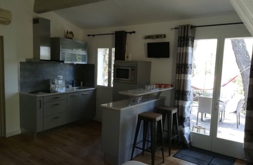 La Caravane House | Gîte with private Jacuzzi in the heart of Provence Côte d'Azur
