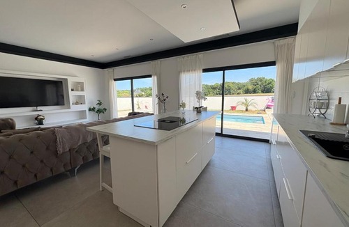Lormont Apartment | Halimi - Villa 5 Chambres 7 Personnes avec Piscine