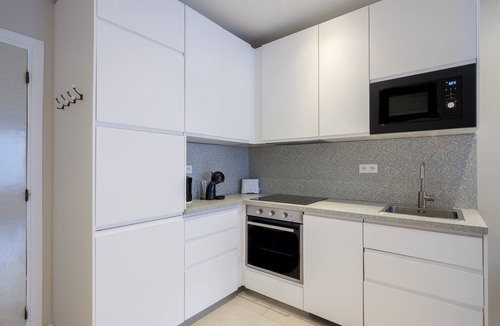 Les Baumettes Apartment | Holiday Apartment "Sea View" near Beach with Balcony & Wi-Fi