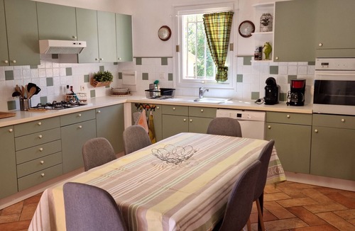 Flayosc Villa | In the heart of 4600m2 of oaks, quiet: swimming pool, tennis, pétanque, private