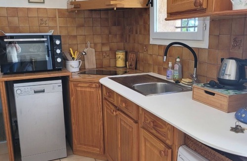 Le Muy Apartment | Independent ground floor of a villa, residential, garden and private pool