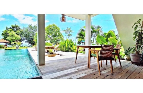 Kalisada Apartment | KAMAR HIJAU. Comfortable 1BR Beachfront Apartment With AC, Pool & Kitchenette.