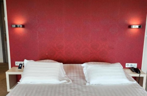 Porte Des Alpes - Mi Plaine - Manissieux Hotel | Kyriad Prestige Lyon Est - Saint Priest Eurexpo Hotel and SPA
