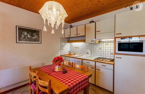 Albiez-Montrond House | LE TALAPET - CONFETTI