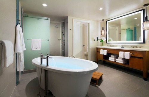 Lahaina Hotel | Oceanfront Thanksgiving in Paradise 3-bedroom suite at Westin Nanea Ocean Villa