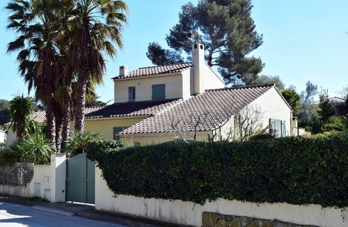 Sanary-sur-Mer House | Only 250m from the sea, villa with air-conditioning and private, heated pool