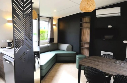 Sadirac House | Otello Mobile Home: 3 Rooms, Sleeps 4, Air-Conditioned + TV, 2 Bathrooms