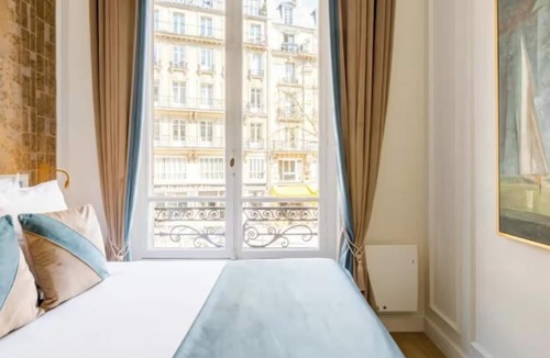 Les Halles Apartment | Prestigious 5-Bedroom Haussmannian Apartment Steps from the Louvre