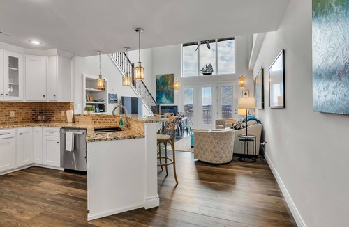 Indian Point Condo | Private Deck, Bunk Bed, Games & Stunning Lake Views, Near Silver Dollar City with Free Daily Fun