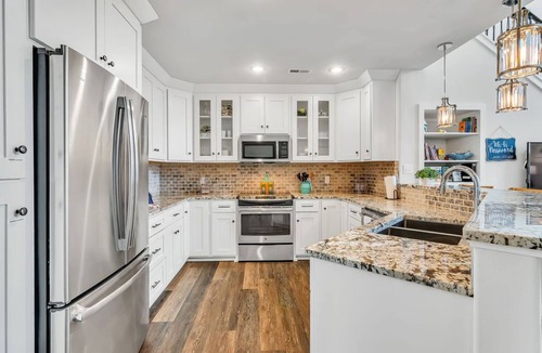Indian Point Condo | Private Deck, Bunk Bed, Games & Stunning Lake Views, Near Silver Dollar City with Free Daily Fun