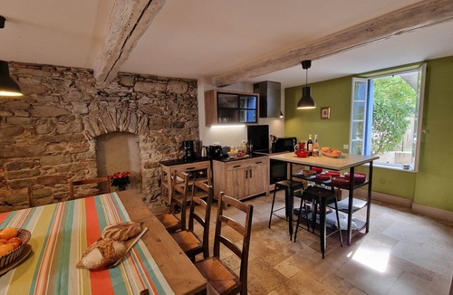 Carcassonne House | Property for 22 pers. at the foot of the cité de Carcassonne swimming pool - free parking