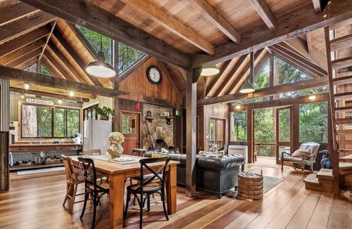 Springbrook Apartment | Rustic 3-Bed Retreat in Springbrook
