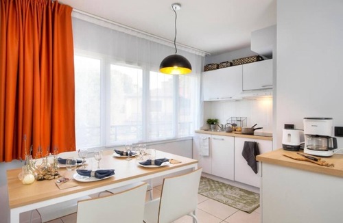 Mougins Hotel | Spacious 2BR Flat with 2 Bathrooms & Full Kitchen | Near Local Tennis Courts