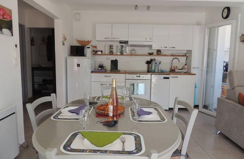 Saint-Mandrier-sur-Mer Apartment | Spacious & comfortable T2 air-conditioned 3* Wifi, Private parking, Beach 100m