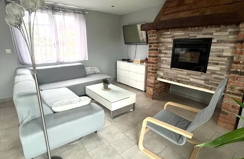 Neufchatel-en-Bray House | Spacious gîte with private garden and play area, ideal for families