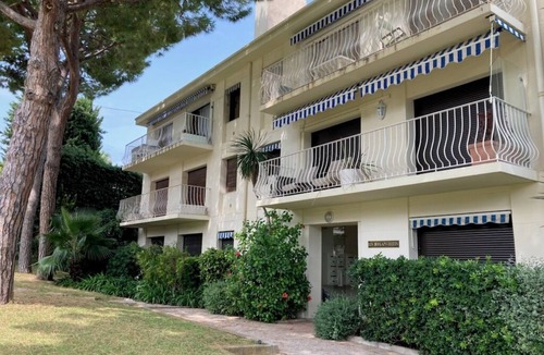 Saint-Jean-Cap-Ferrat Apartment | St Jean Cap Ferrat city center, 60m2, 14m2 terrace with sea view and parking
