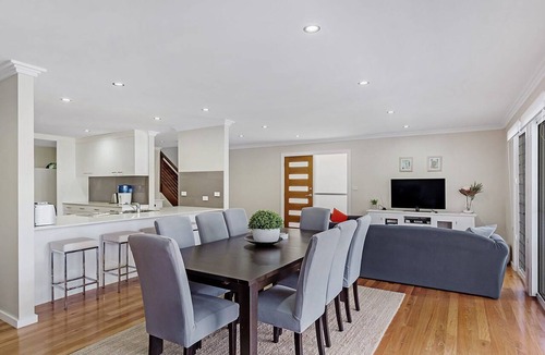 Nelson Bay House | Stella's at the Bay