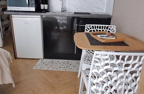 Cholet Apartment | Studio Darmaillacq with balcony and parking in town center