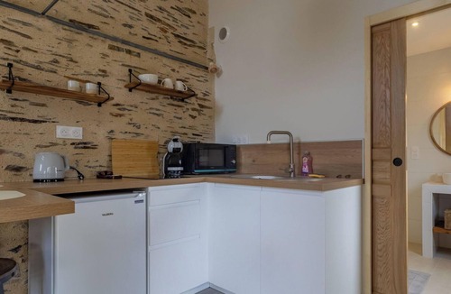 Chenille-Champteusse Cottage | Studio with AC, peaceful village