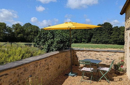 Chenille-Champteusse Cottage | Studio with AC, peaceful village