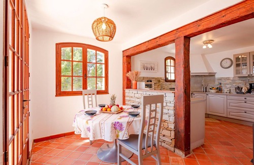 Espero-Pax House | Stunning private villa for 8 guests with WIFI, A/C, private pool, TV and terrace