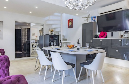 Les 3 Ponts Villa | Stunning private villa with private pool, WIFI, A/C, hot tub, TV, terrace and pets allowed