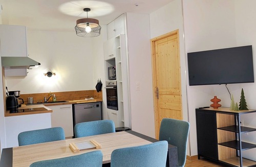 Peyragudes Apartment | T3 duplex lakeside apartment with garden