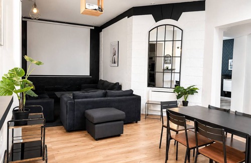 Coteaux Ouest Apartment | The REX 7-Bedroom Loft 160 m² Ideal for groups and professionals