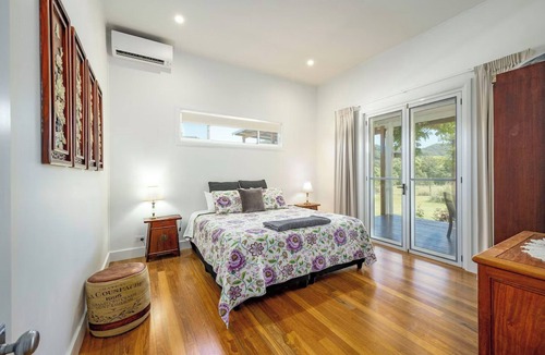 Middle Pocket House | The Vale Farmstay & Animal Sanctuary Hot Tub, Natural Pool, Fire Pit,Wood Oven