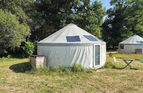 Querrien Cabin | Unique, fully equipped yurt for 2 people