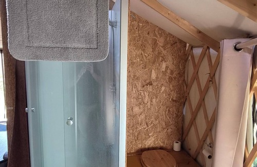 Querrien Cabin | Unique, fully equipped yurt for 2 people