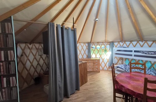 Querrien Cabin | Unique, fully equipped yurt for 4 people