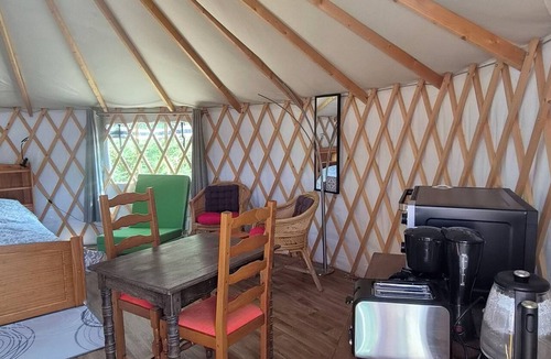 Querrien Hotel | Unique, fully equipped yurt for 2–3 people
