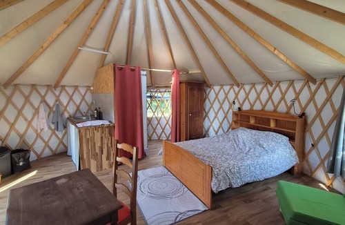 Querrien Hotel | Unique, fully equipped yurt for 2–3 people