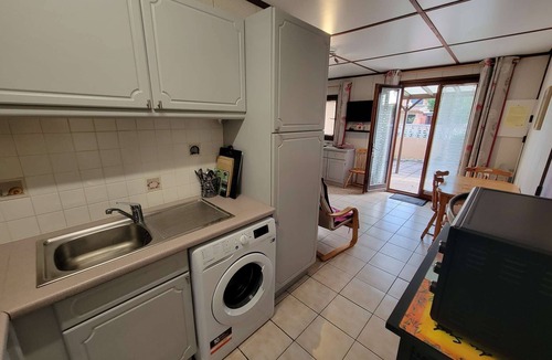 Portiragnes-Plage Apartment | Villa airconditioned located in the secured residence "Les Tamaris" only 350m from the sea, wifi,.
