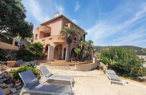 Espero-Pax Villa | Villa facing the sea with direct access – Secluded Riviera