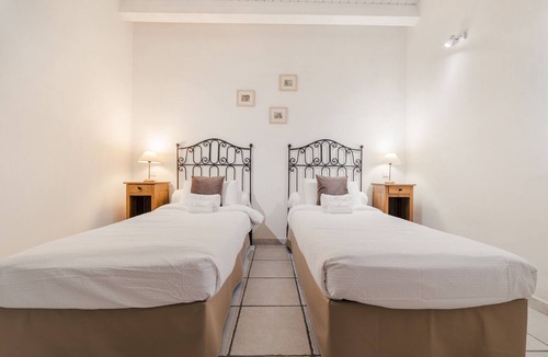 Saint-Maurice-dʼArdeche Villa | Villa Muscat - private terrace and garden