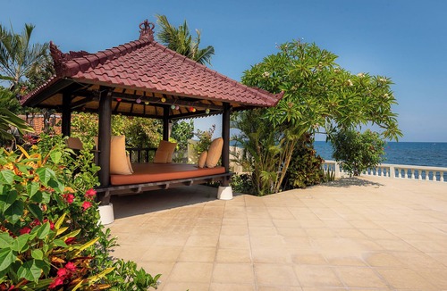 Dencarik House | Villa Namasté - Beachfront @ Lovina Beach, 10P, Private Pool, BBQ