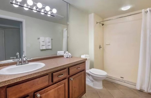 West Kissimmee Hotel | Where Great Getaways Come Naturally! 3 Units with Kitchen, Outdoor Pool