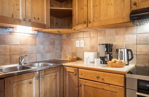 Les Eucherts Apartment | Wifi, 150m from shops, swimming pool, sauna, hammam, balcony, fireplace or stove, tv, ski locker