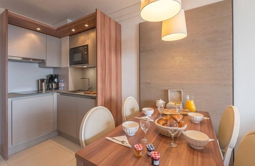 Arc-1800 Hotel | Wifi, 300m from shops, fitness, swimming pool, sauna, hammam, balcony, tv, ski locker, 45m²