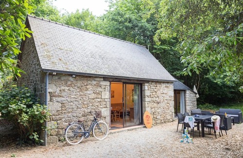 Quimper House | ZEcamping 5* animé parc aquatique dog friendly fitness tente TV LV BBQ