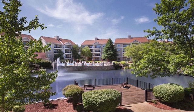 1BD Deluxe/Branson - Pools, Gym, BBQ, Game Room!